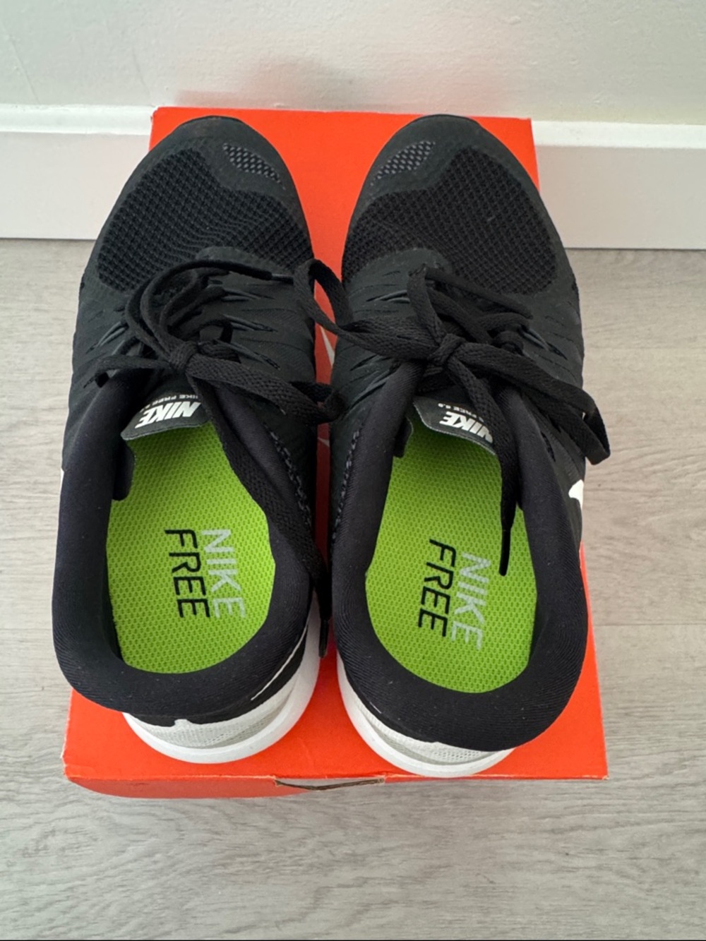 Nike Free 5.0 Black and White Women's Running Sneakers - Picture 5 of 6